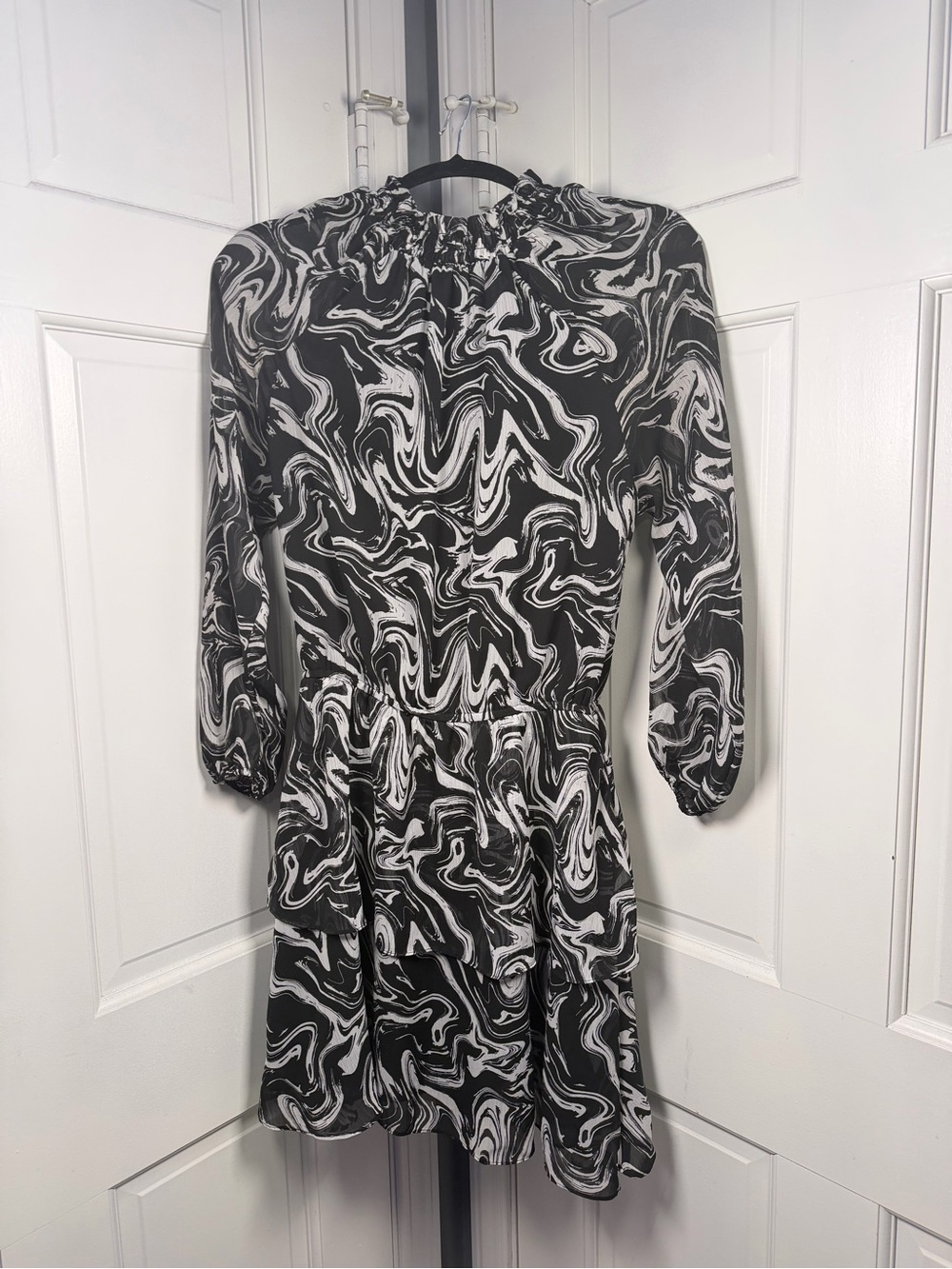 Black & White Swirl Tiered Long Sleeve Dress